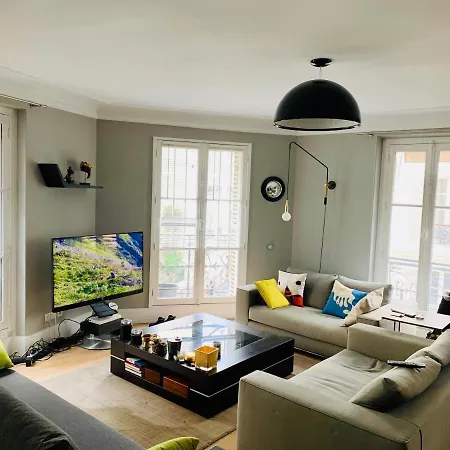 Luxe-design En Plein Coeur Du Quartier Latin. A 5mn à Pied De Notre Dame Et 200m De La Rue De Buci Et Ses Nombreux Restaurants, Commerces De Proximité, Supermarchés Et Galeries. Appartamento *