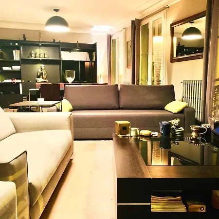Luxe-design En Plein Coeur Du Quartier Latin. A 5mn à Pied De Notre Dame Et 200m De La Rue De Buci Et Ses Nombreux Restaurants, Commerces De Proximité, Supermarchés Et Galeries. * Parigi
