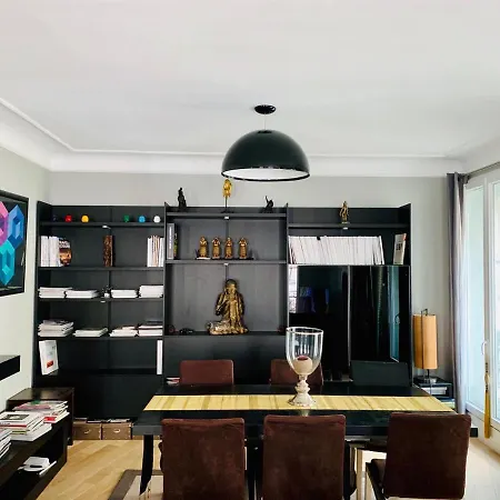 Luxe-design En Plein Coeur Du Quartier Latin. A 5mn à Pied De Notre Dame Et 200m De La Rue De Buci Et Ses Nombreux Restaurants, Commerces De Proximité, Supermarchés Et Galeries. Parigi